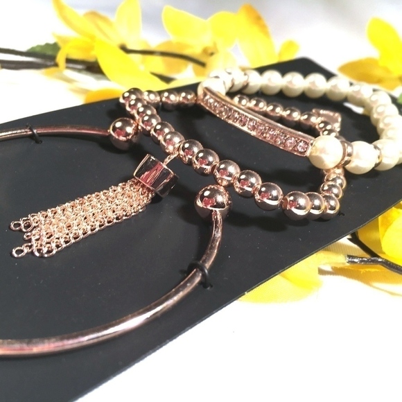 𝅺3/$29! Set of 3 GUESS Faux Pearl & Tassel Bracelets - Picture 6 of 8